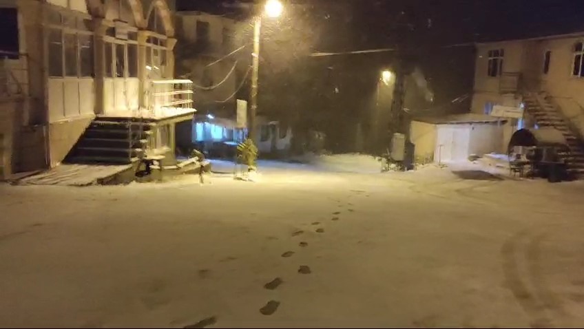 Şark&ouml;y&rsquo;de bazı mahalleler karla kaplandı

