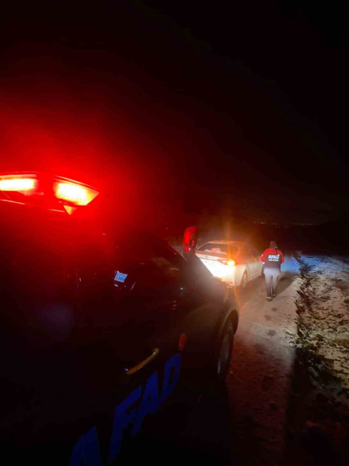 Yalova’da kar yağışı kaza getirdi, mahsur kalan bir kişi kurtarıldı