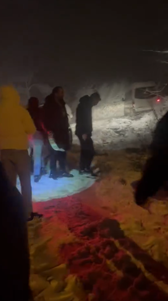 Yalova&rsquo;da kar yağışı kaza getirdi, mahsur kalan bir kişi kurtarıldı
