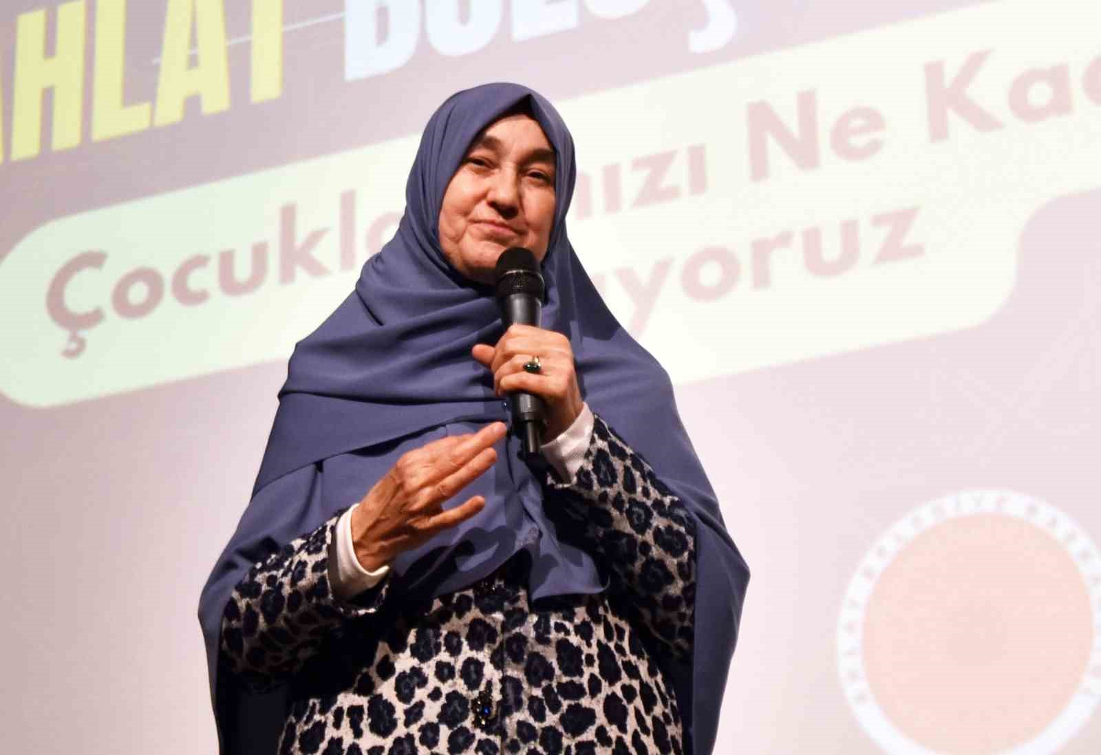 Yazar Saliha Erdim, Ahlat’ta söyleşide bulundu