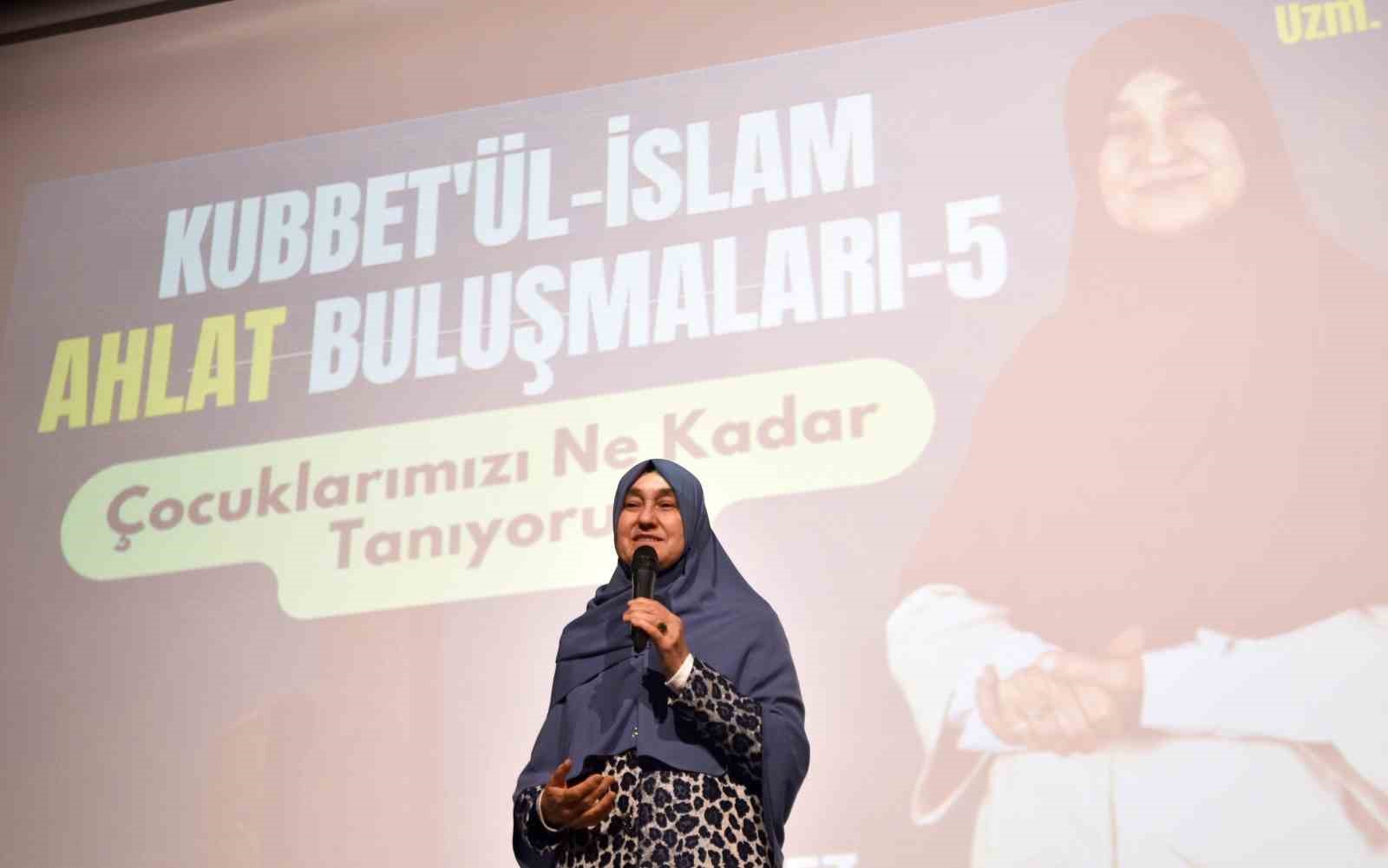 Yazar Saliha Erdim, Ahlat’ta söyleşide bulundu