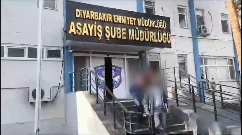 Kadın kılığındaki erkek şüpheli hırsız kamerada
