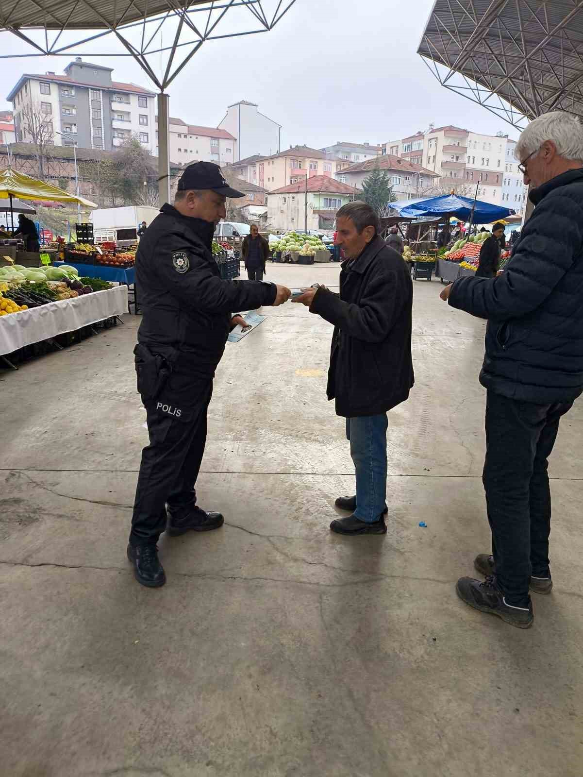Pazara giden vatandaşlar tek tek uyarıldı