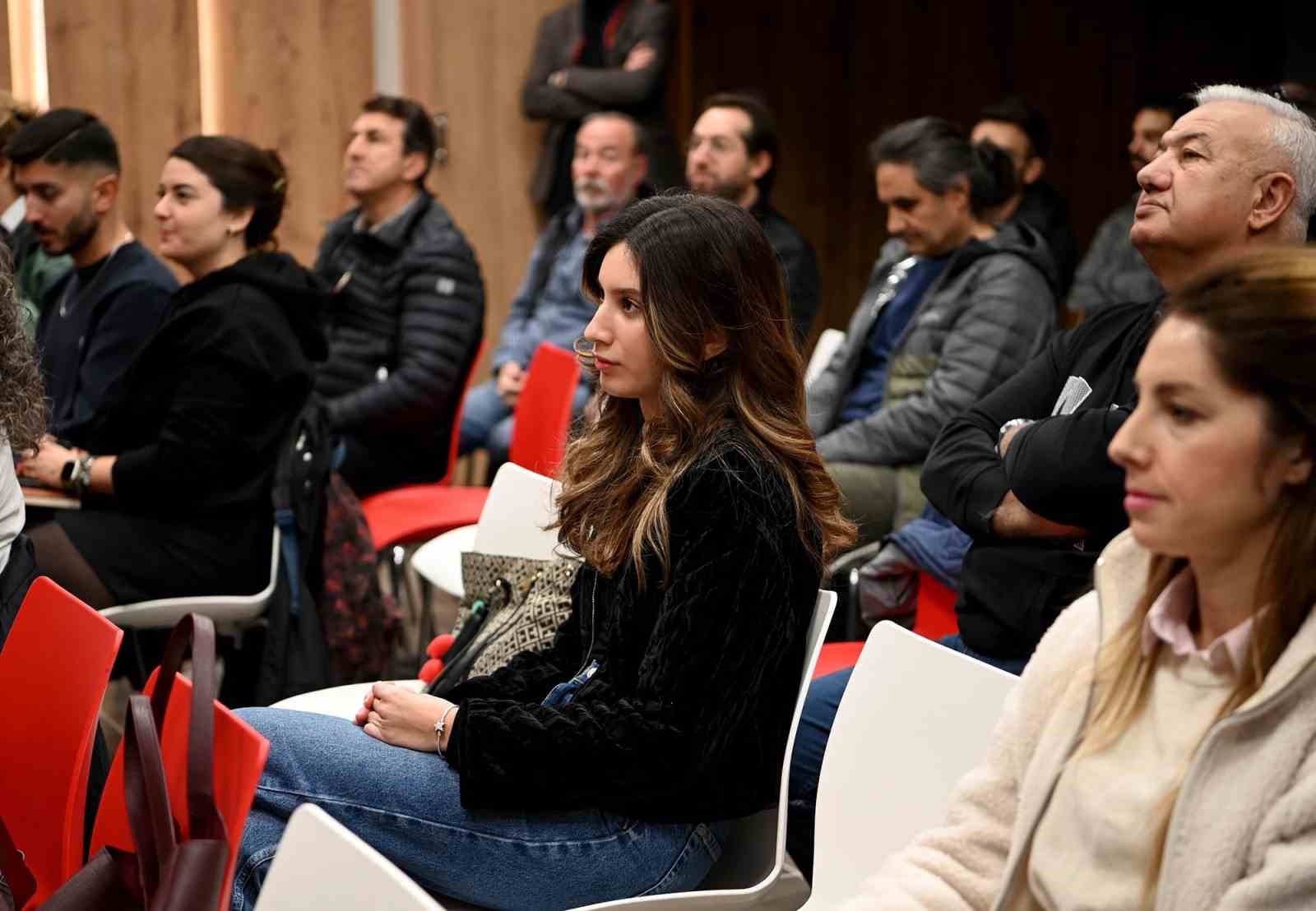 İstasyon Kuşadası finansal okuryazarlık eğitimine ev sahipliği yaptı