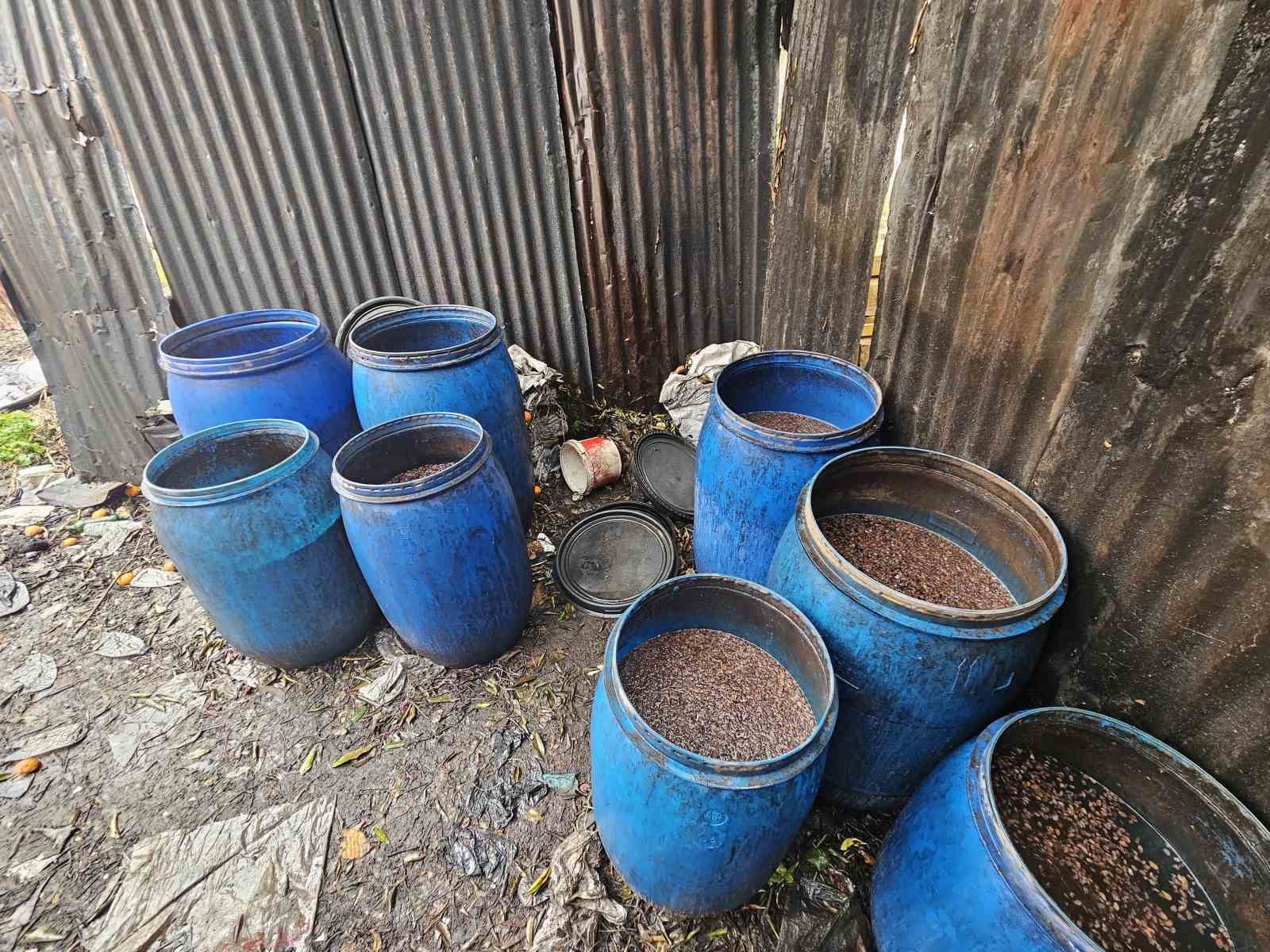 Adana’da 2 ton 800 litre sahte alkol ele geçirildi