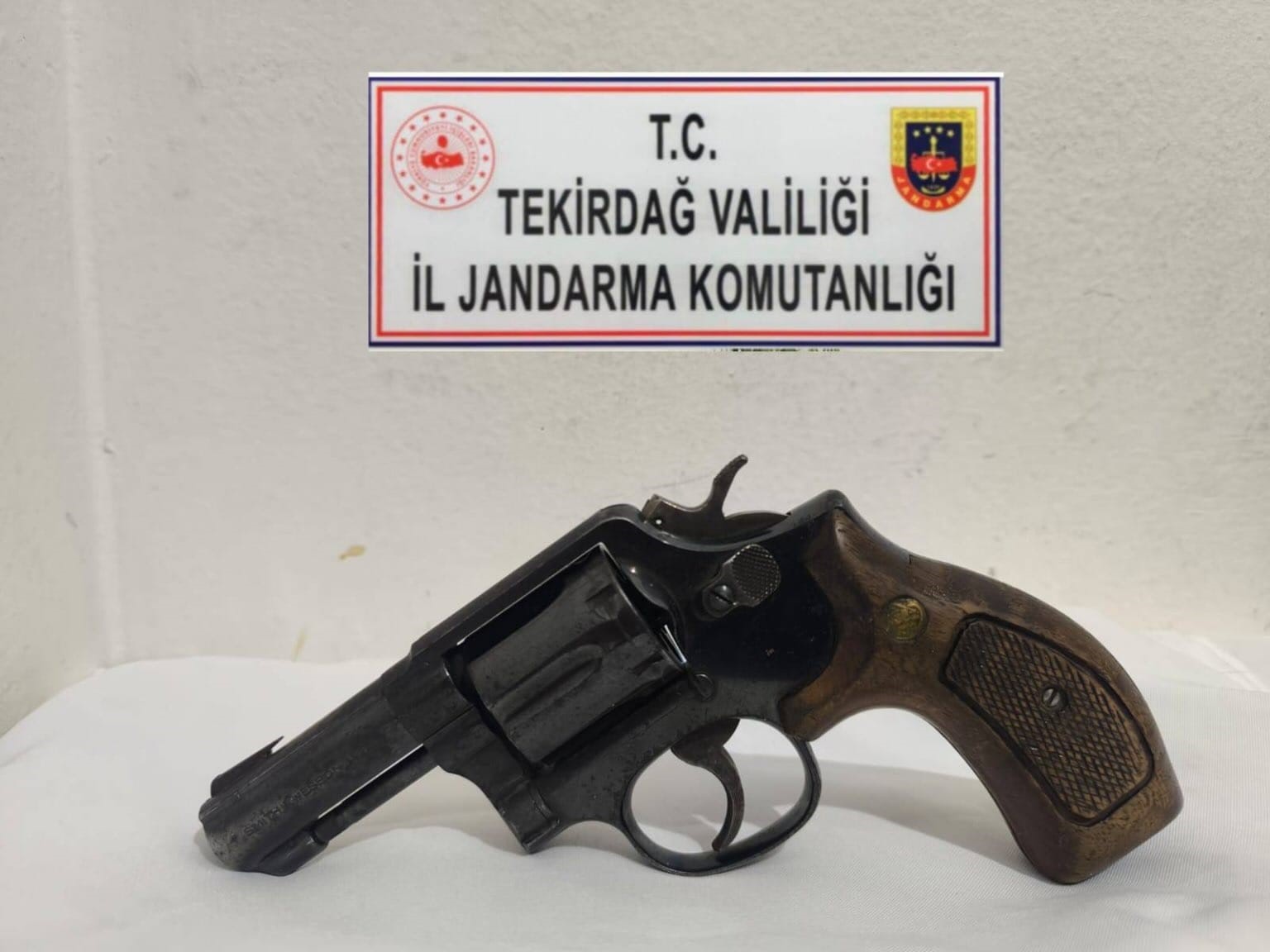 Tekirdağ&rsquo;da uyuşturucu ve silah operasyonu
