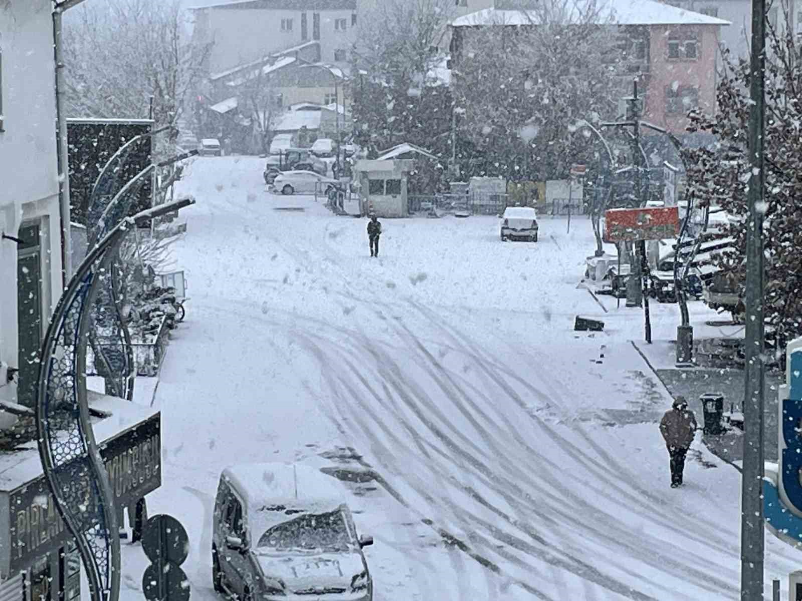 Malazgirt’te kar yağışı