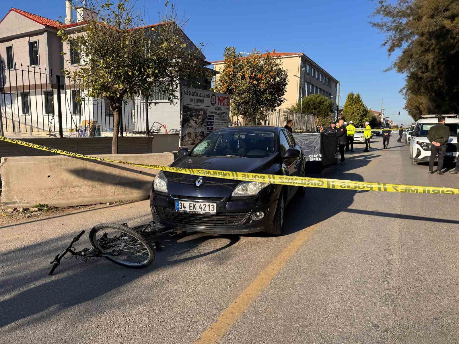 Otomobilin çarptığı bisikletli hayatını kaybetti
