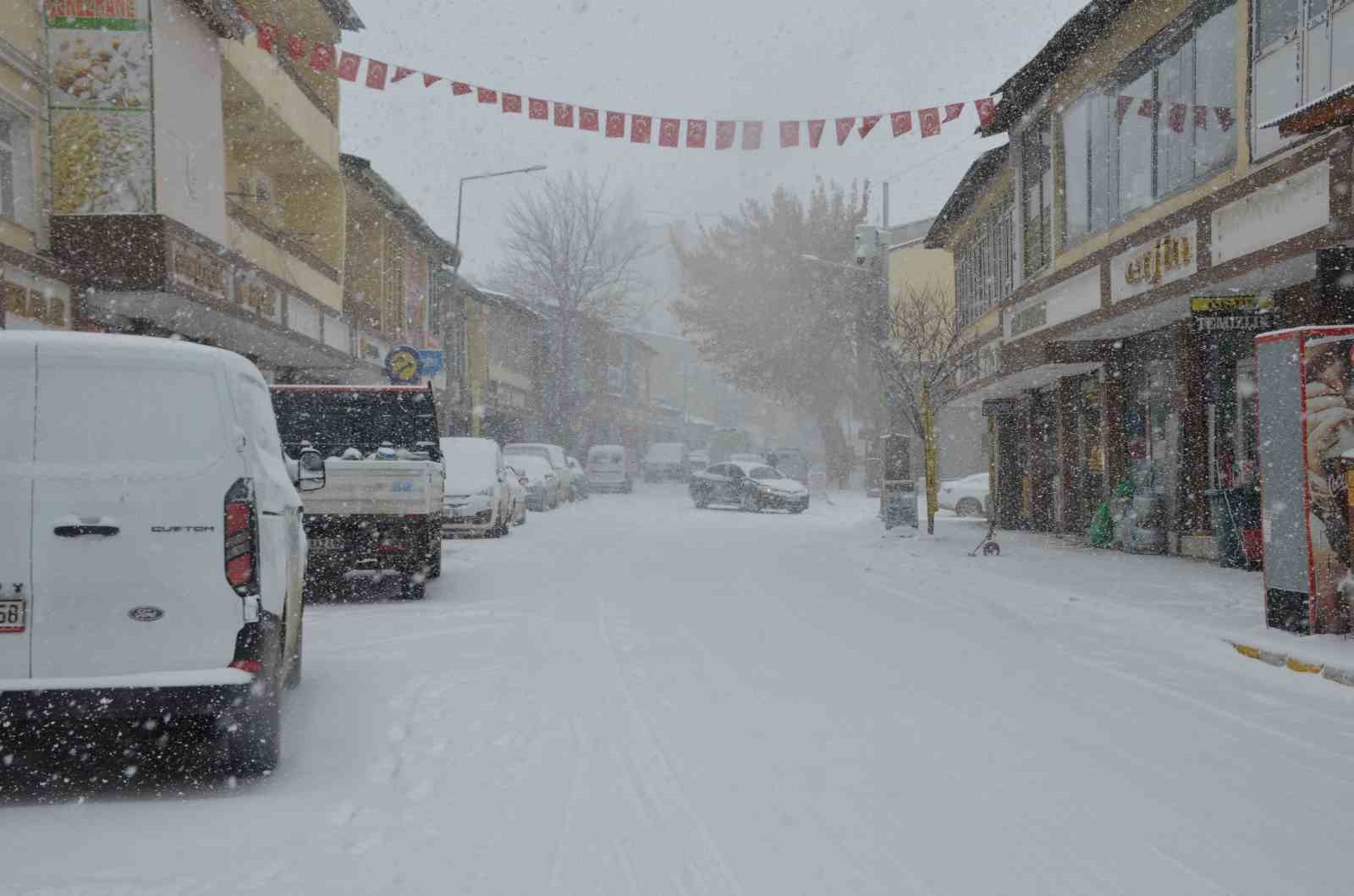 Bulanık&rsquo;ta 48 k&ouml;y yolu ulaşıma kapandı
