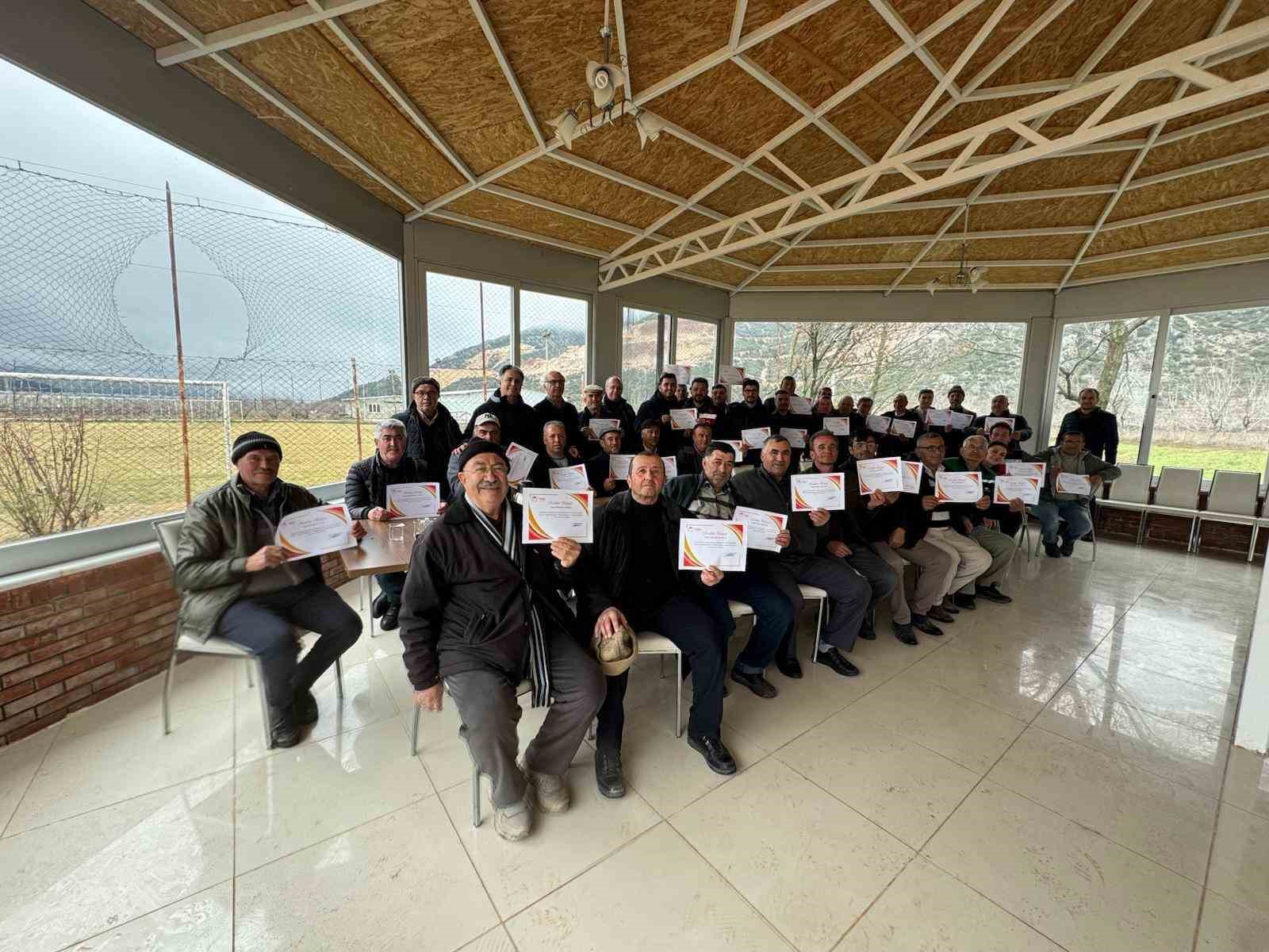 Şaphane ve Pazarlar il&ccedil;elerinde kiraz yetiştiricilerine uygulamalı eğitim
