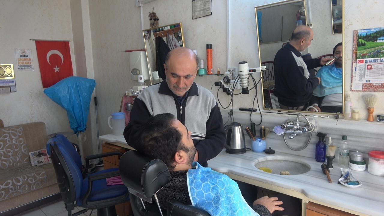 Türkiye gündemi berberlerde atıyor