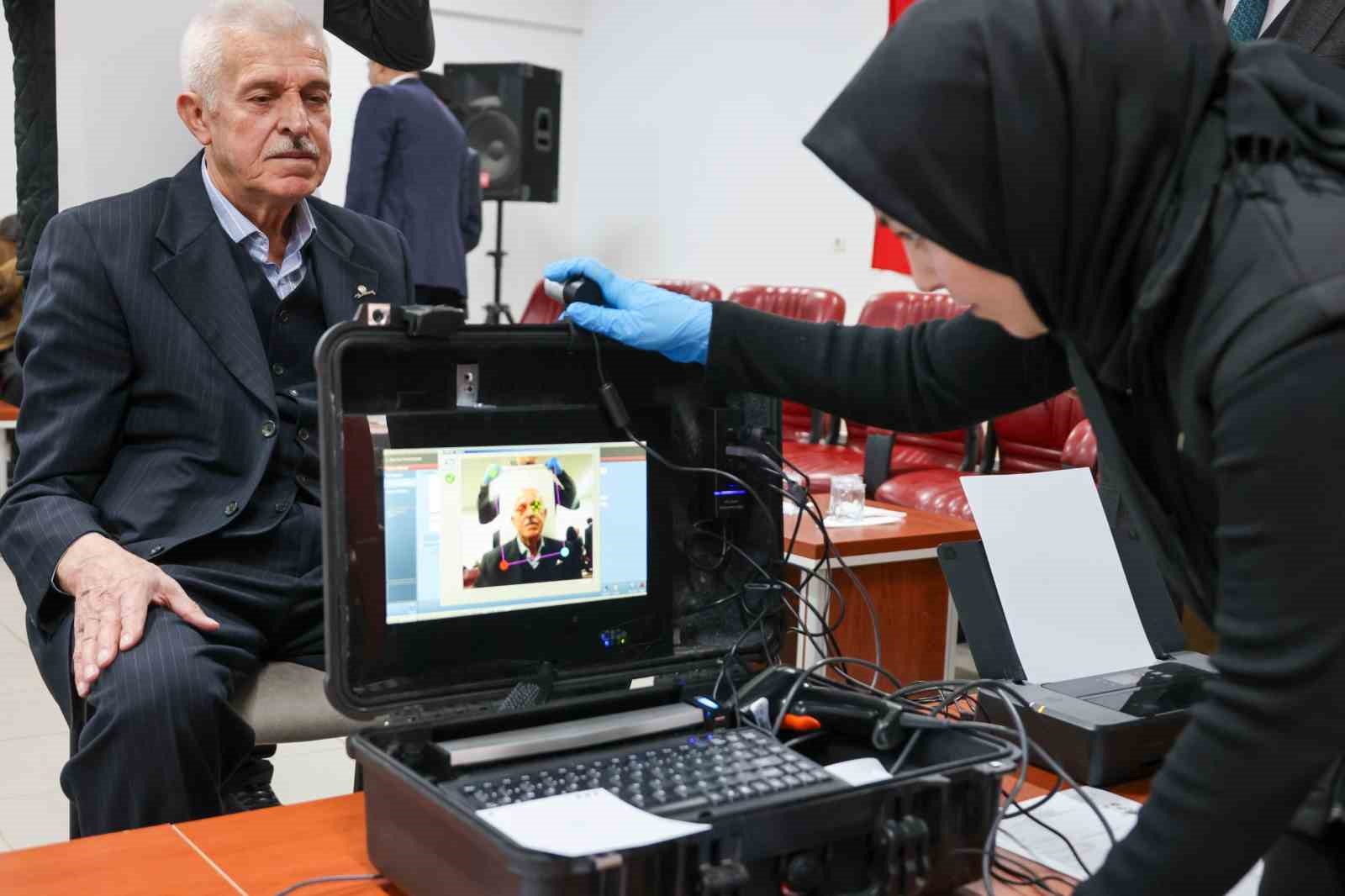 Mobil nüfus hizmeti huzurevinde