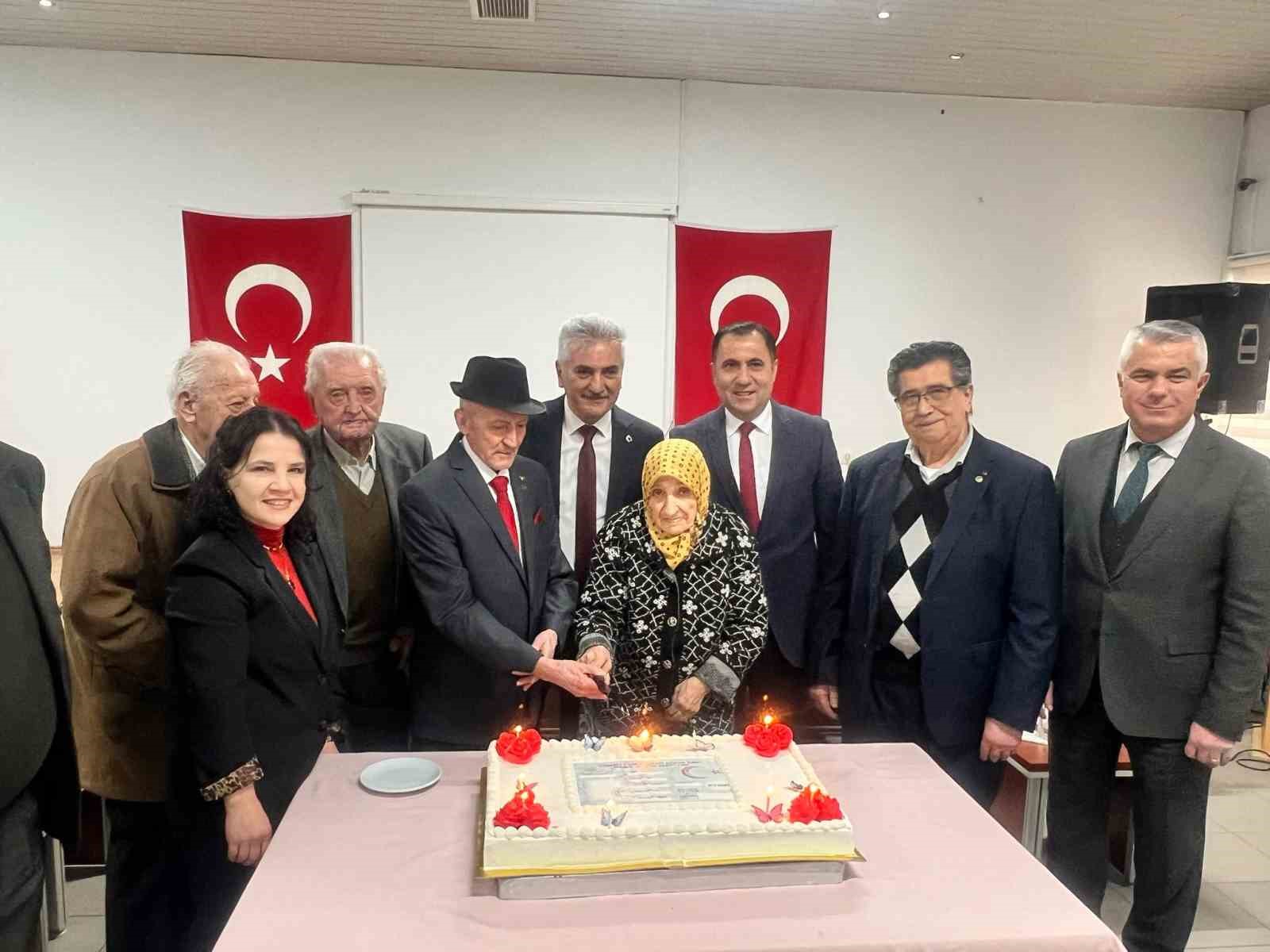 Mobil n&uuml;fus hizmeti huzurevinde
