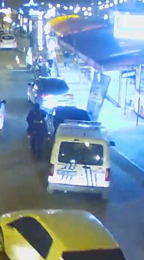 Antalya&rsquo;da d&uuml;z kontak y&ouml;ntemiyle &ccedil;alınan aracın Isparta&rsquo;da yakalanma anı kamerada
