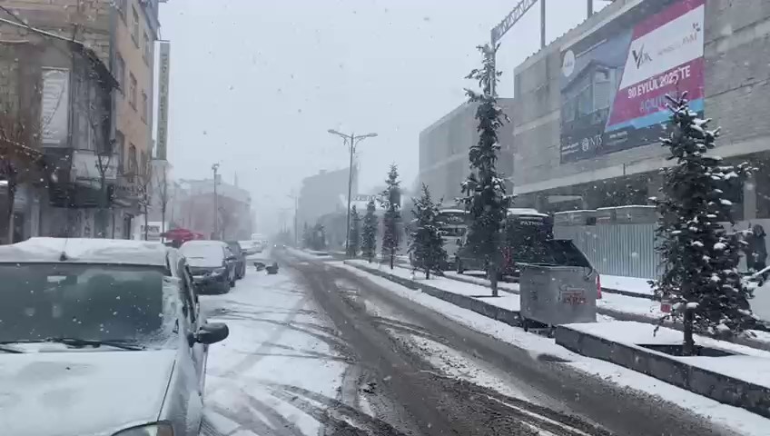 Kar Patnos&rsquo;u beyaza b&uuml;r&uuml;d&uuml;
