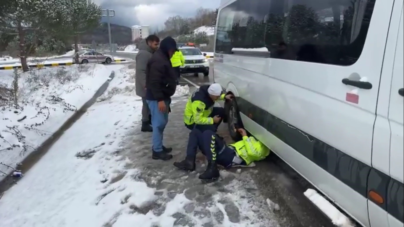 Jandarma ve polis ekipleri sıkışan zincir için seferber oldu