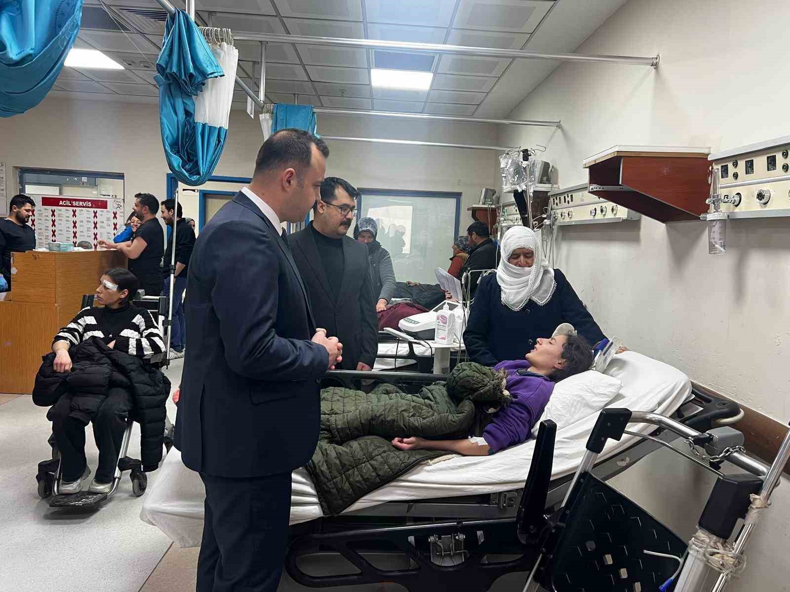 Iğdır&rsquo;da &ouml;ğrencileri taşıyan minib&uuml;s, şarampole yuvarlandı;  5&rsquo;i &ouml;ğrenci, 6 kişi yaralandı
