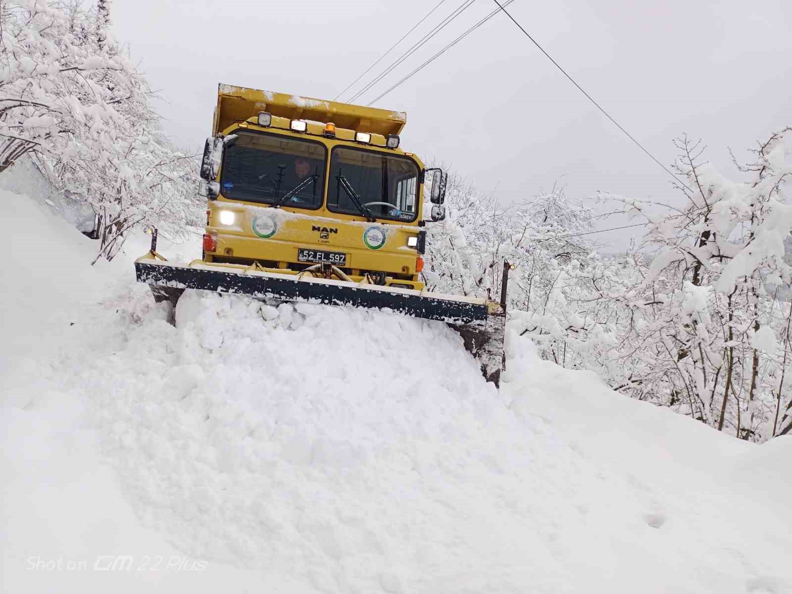 Ordu&rsquo;da karla m&uuml;cadele &ccedil;alışmaları
