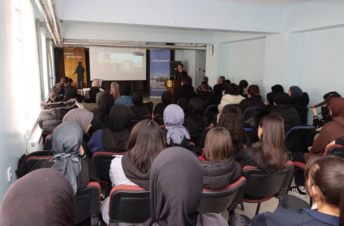 Jandarmadan gen&ccedil;lere kariyer planlama desteği
