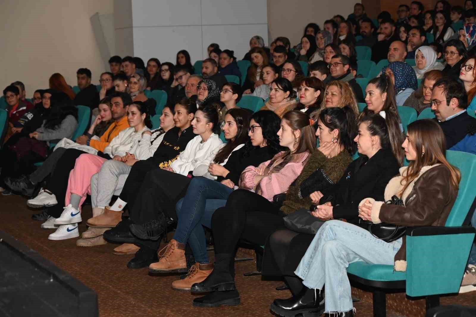 &rsquo;Bizim Kızlar&rsquo; ligin ve Play-Off&rsquo;a y&uuml;kselme stresini attılar
