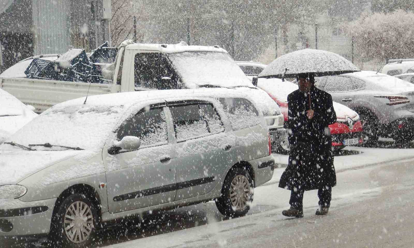 Ahlat&rsquo;ta kar yağışı
