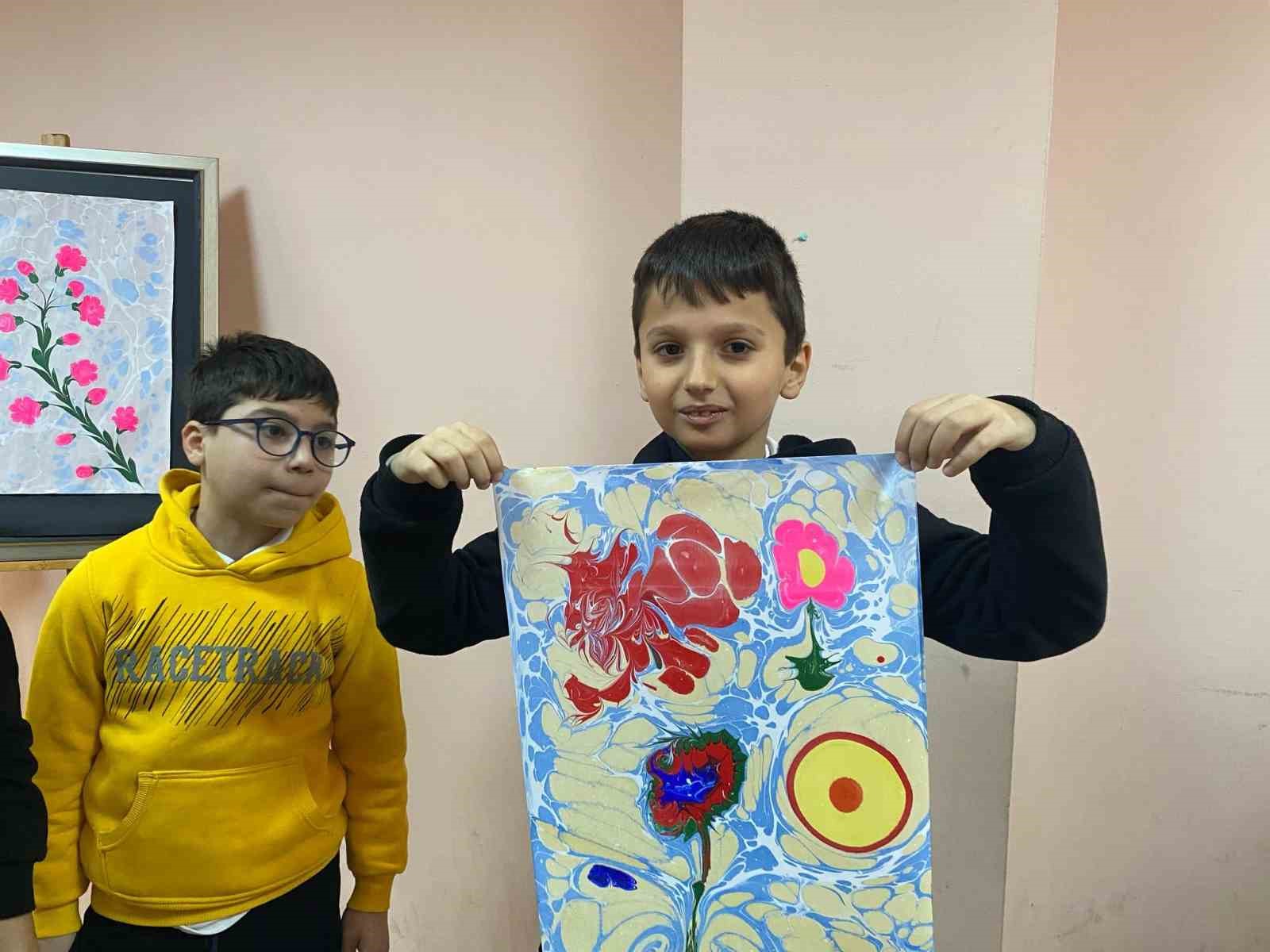 ’Kütüphaneler’ projesi çerçevesinde öğrenciler ebru sanatı yaptı