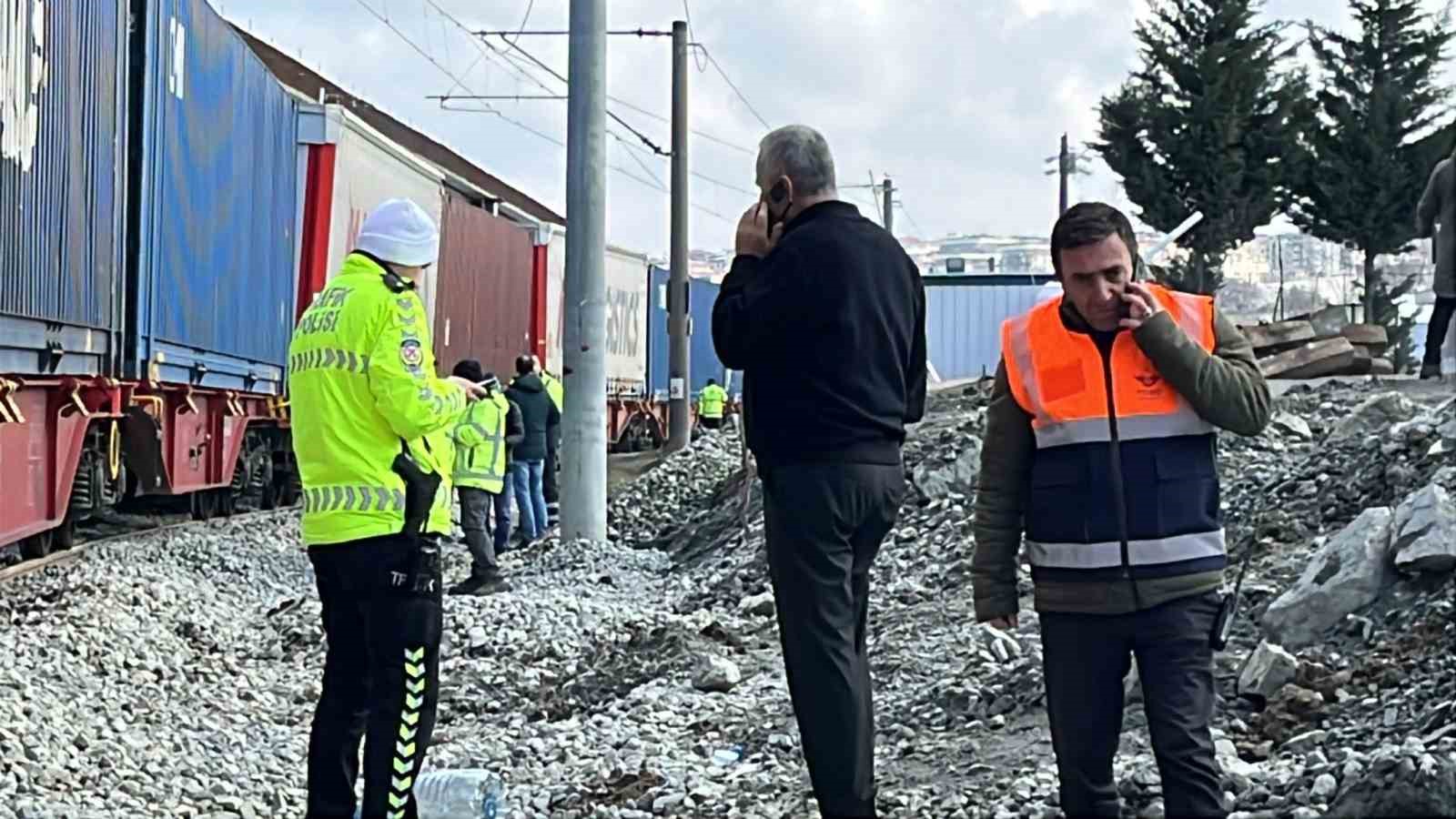&Ccedil;erkezk&ouml;y&rsquo;de deneme s&uuml;r&uuml;ş&uuml; sırasında &uuml;&ccedil; vagon raydan &ccedil;ıktı
