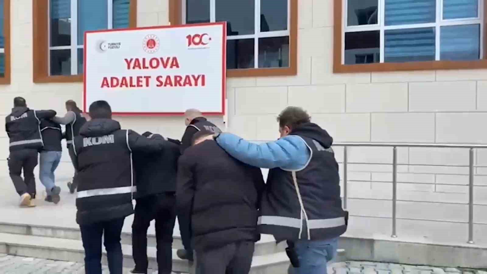Yalova’da silah zoruyla bir kişiyi gasp eden 4 kişi tutuklandı