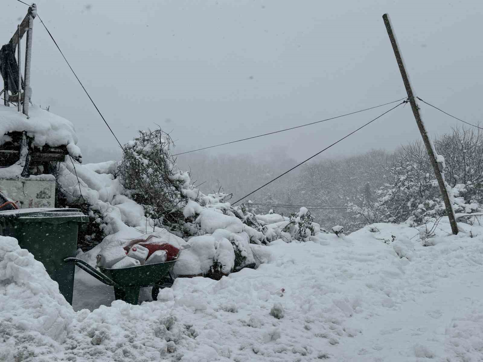 Sarıyer’de kar yağışı etkisini sürdürüyor
