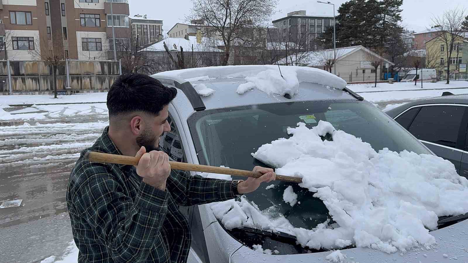 Tatvan&rsquo;da kar yağışı
