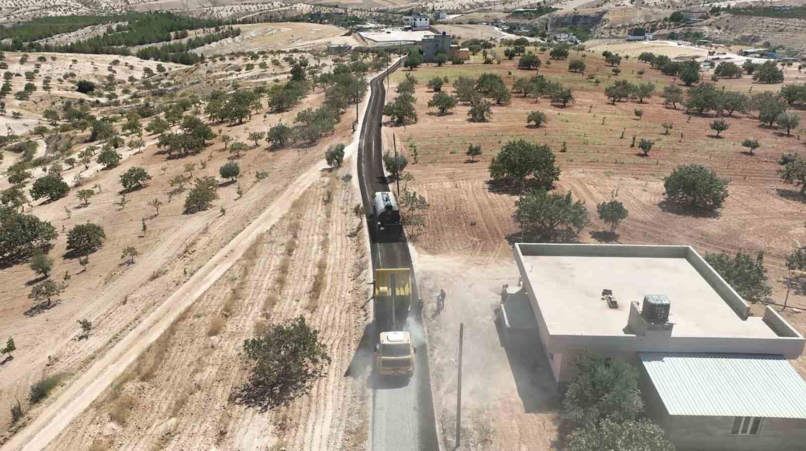 Nizip Belediyesi&rsquo;nde yol &ccedil;alışmaları devam ediyor
