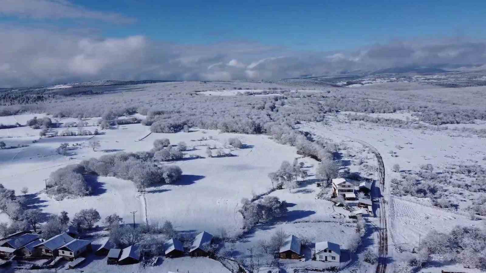 Eflani&rsquo;de karlı k&ouml;y manzaraları mest etti
