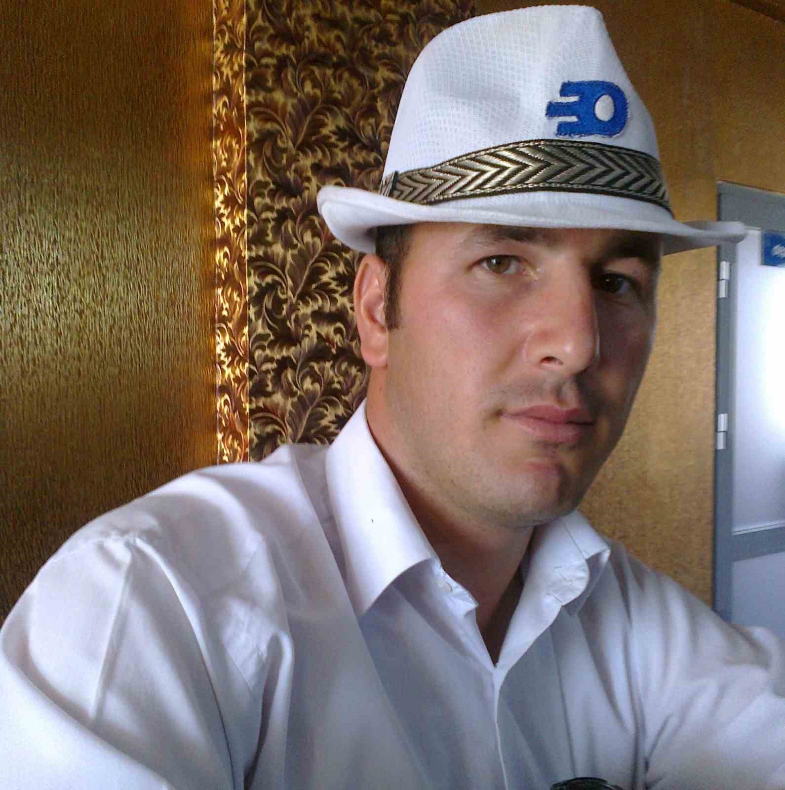 Karaman&rsquo;da kıraathanede rahatsızlanan şahıs &ouml;ld&uuml;
