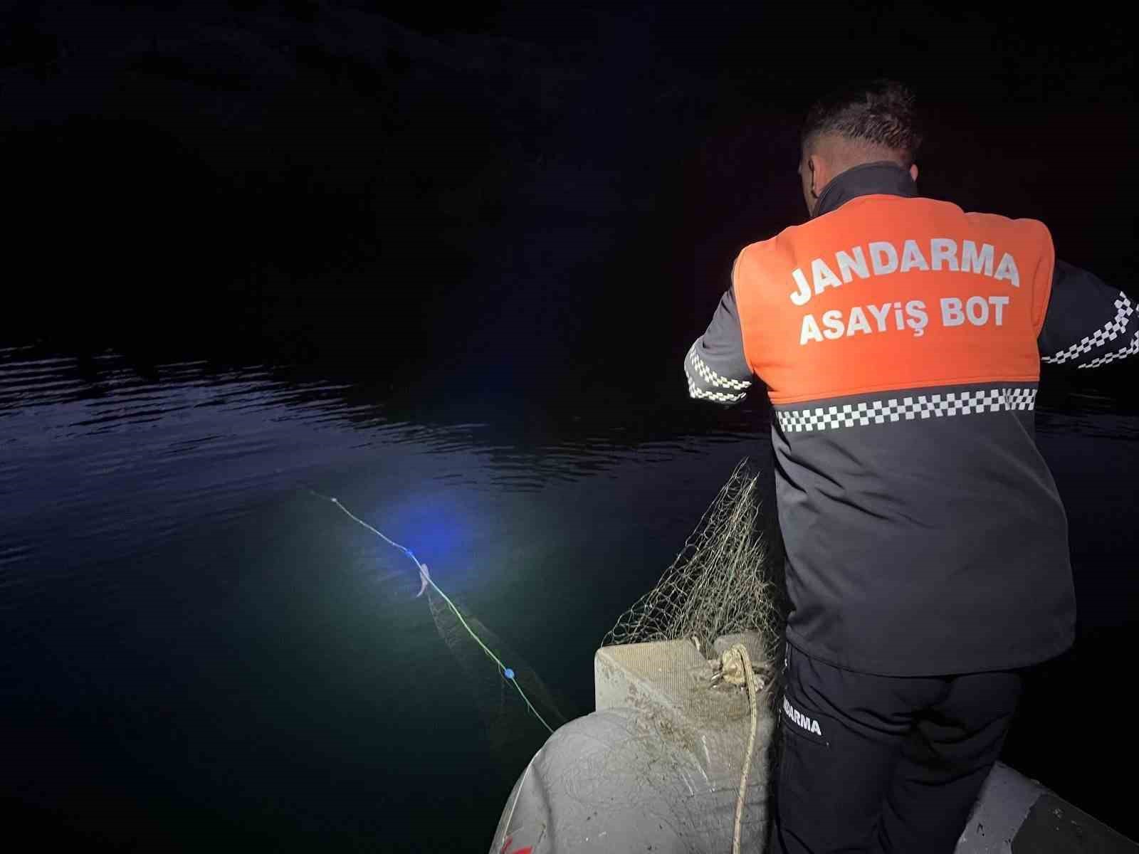 Gaziantep&rsquo;te ağ ile avlanma yasağına uymayan 9 şahıs su&ccedil;&uuml;st&uuml; yakalandı
