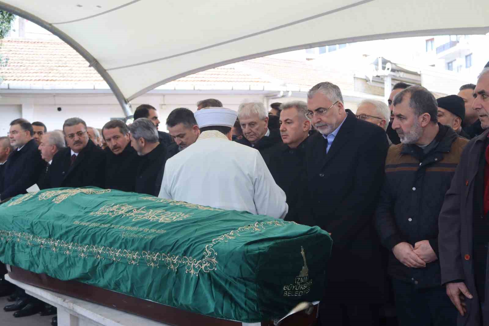 Bakan Işıkhan’ın ablası son yolculuğuna uğurlandı