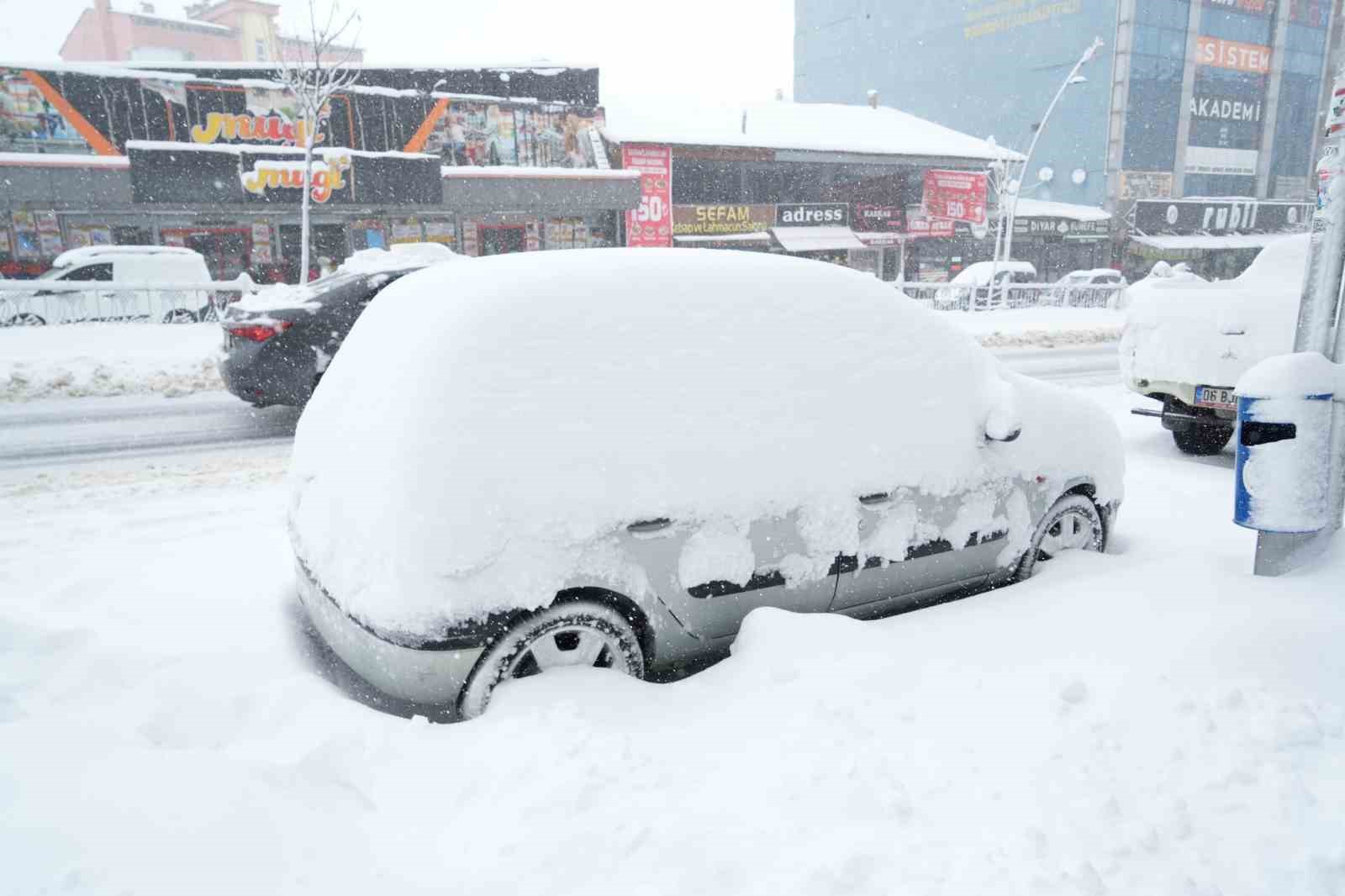 Muş-Bing&ouml;l kara yolunda ulaşıma kar engeli

