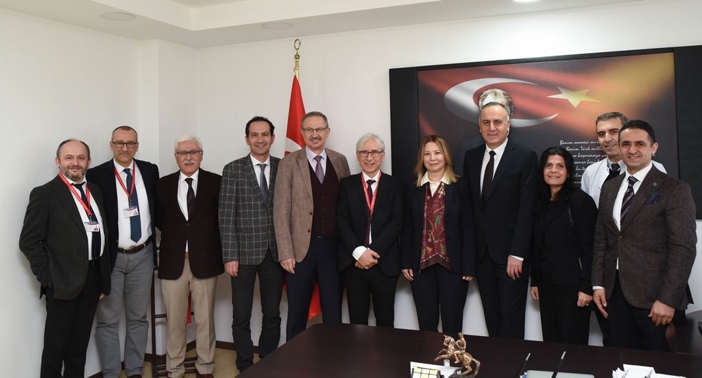 OM&Uuml; Tıp Fak&uuml;ltesi Dekanlığında g&ouml;rev değişimi
