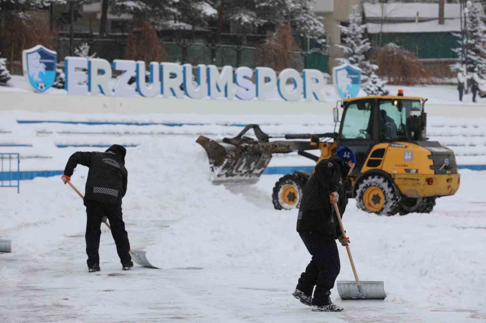 Başkan Sekmen: "Kar, buz, zorluk demeden çalışıyoruz"