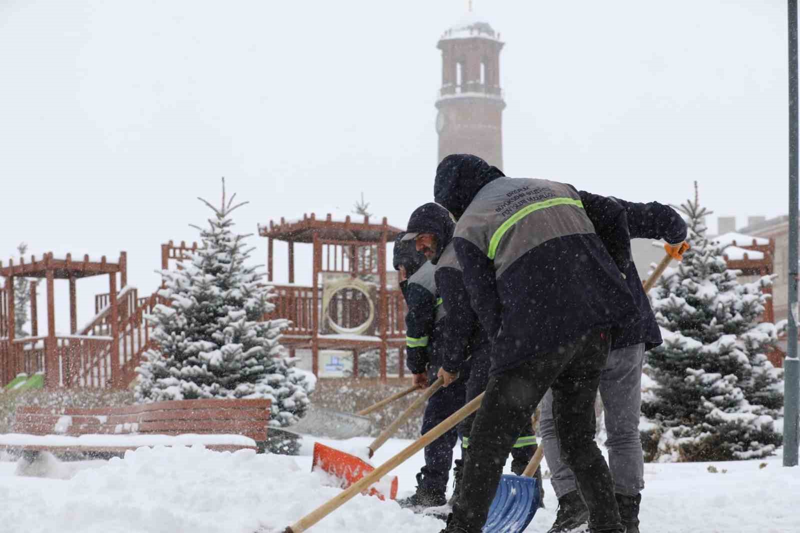 Başkan Sekmen: "Kar, buz, zorluk demeden &ccedil;alışıyoruz"
