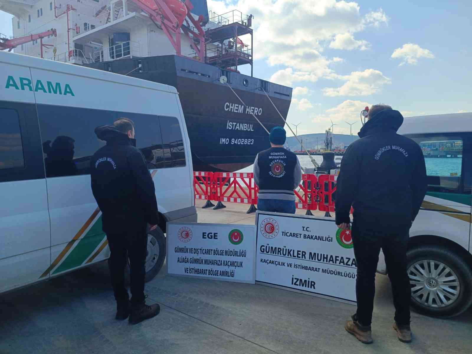 Limana demirleyen gemide 20 ton kaçak akaryakıt tespit edildi