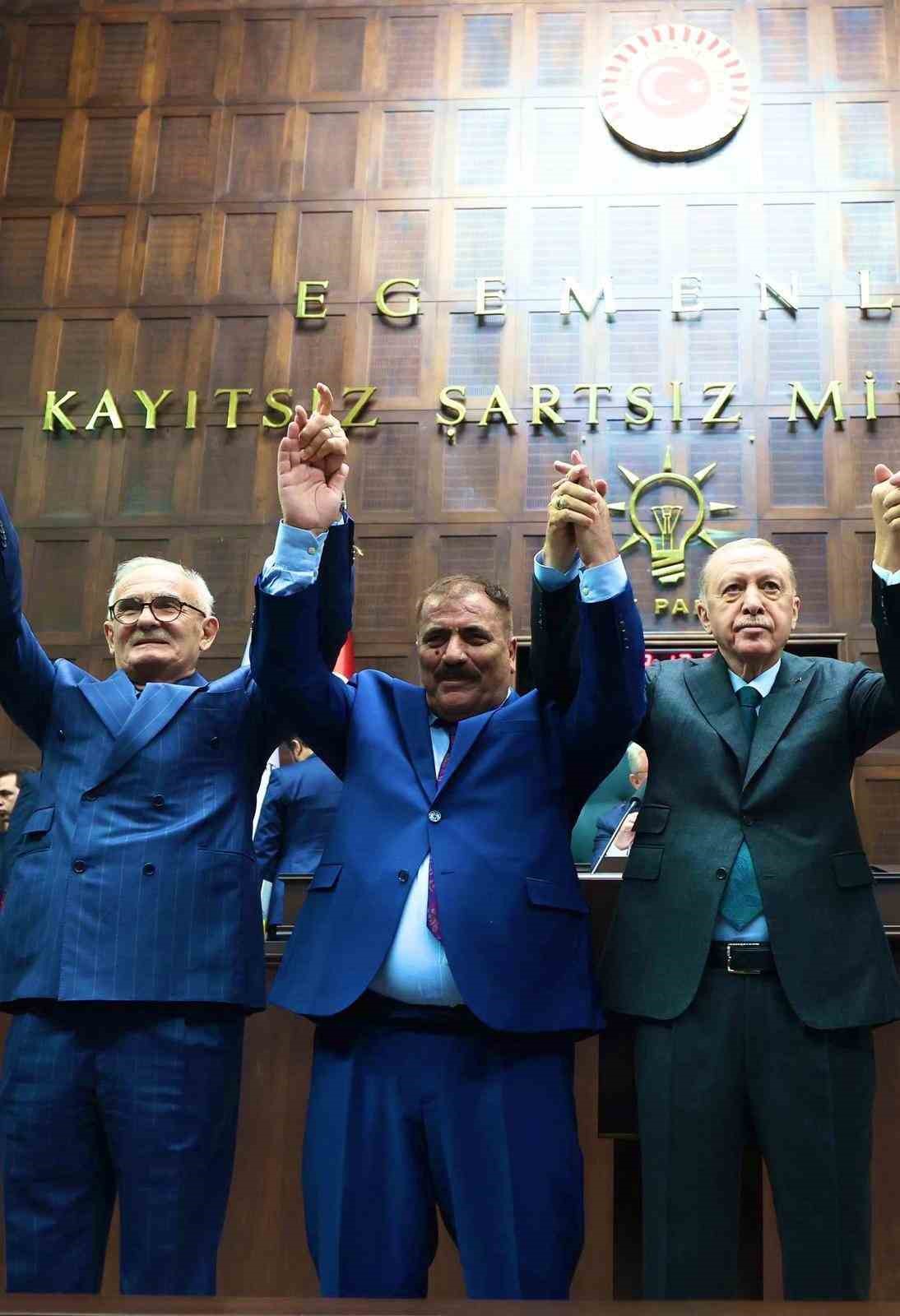 Şırnak&rsquo;ta bağımsız belediye başkanı AK Parti&rsquo;ye ge&ccedil;ti
