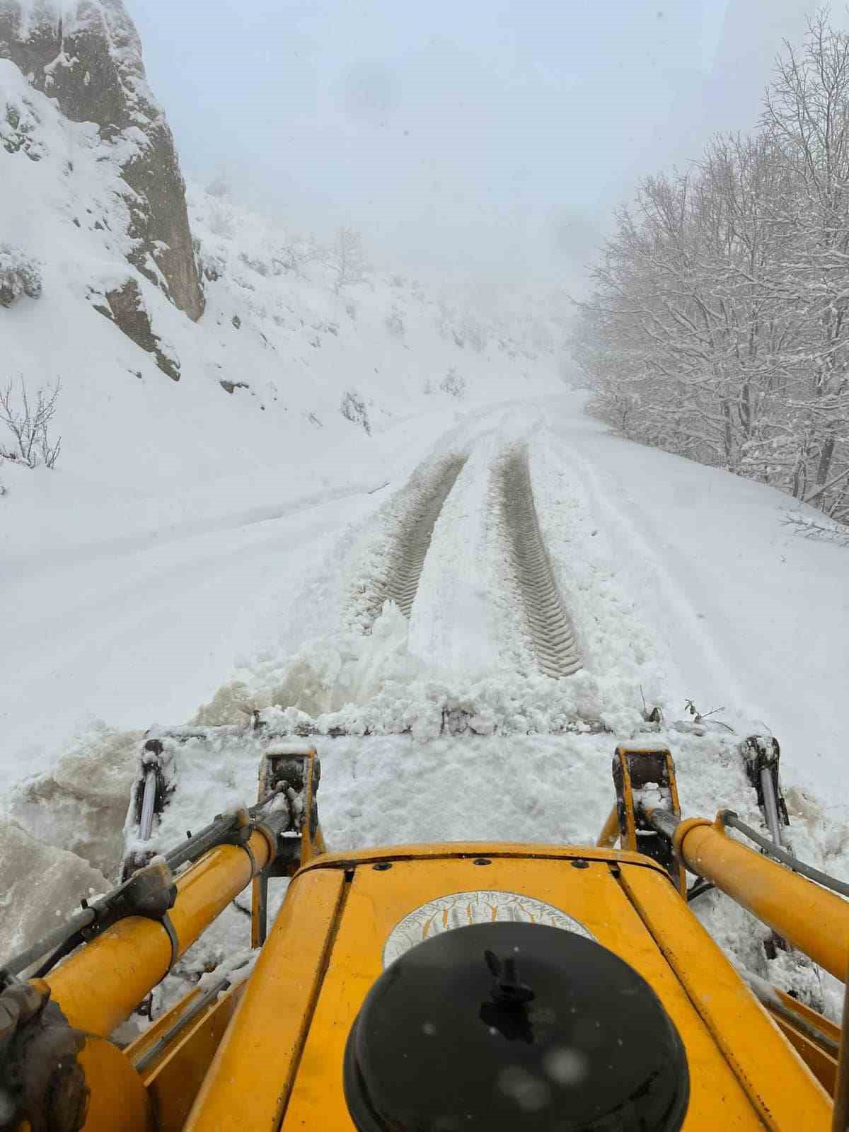 Biga&rsquo;da kar yağışı nedeniyle ulaşıma kapanan 7 k&ouml;y yolu ulaşıma a&ccedil;ıldı

