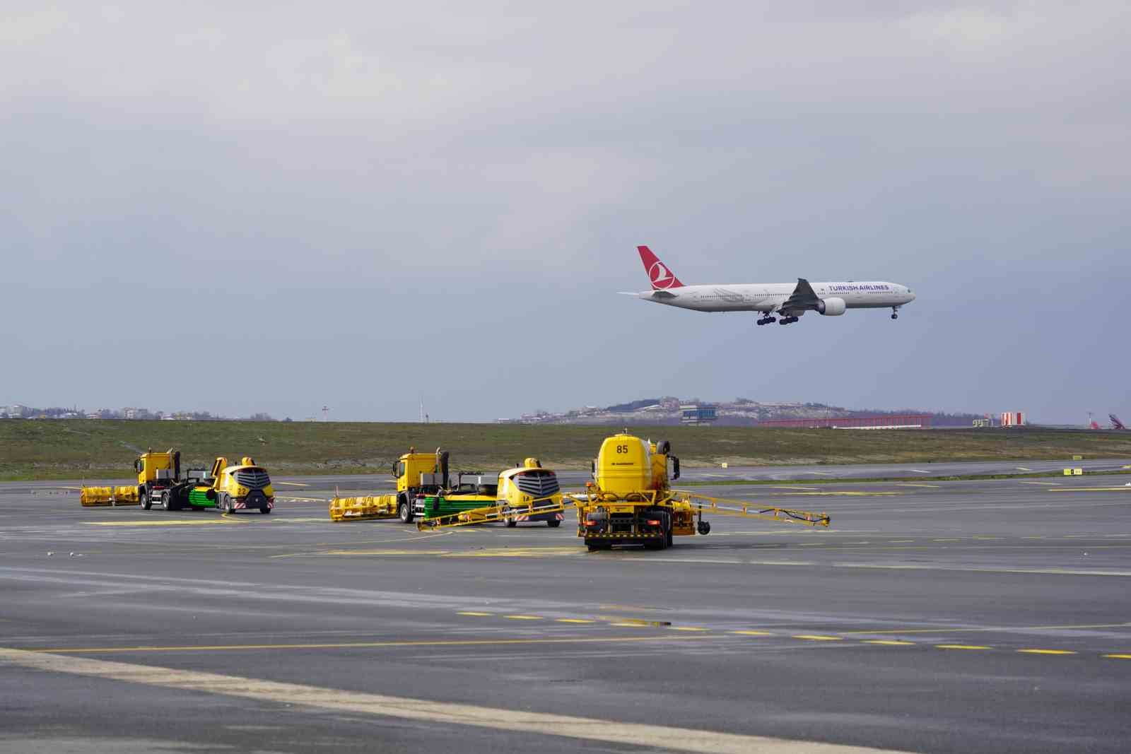 İstanbul Havalimanı’nda karla mücadele çalışması