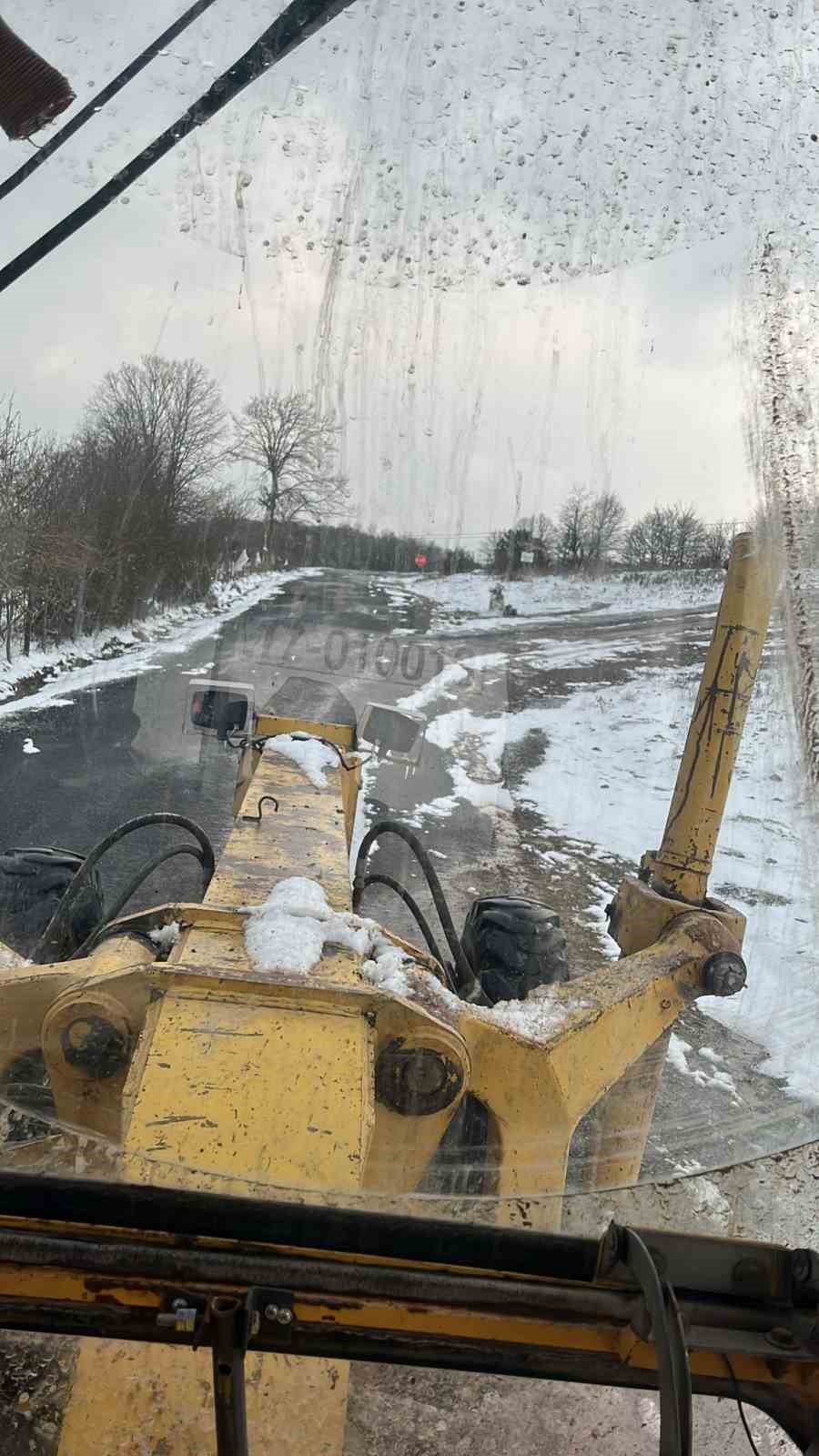 Yenice’de kardan kapanan 20 köy yolu ulaşıma açıldı
