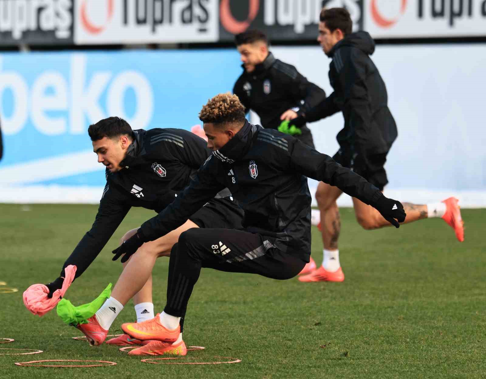 Beşiktaş, Ey&uuml;pspor ma&ccedil;ı hazırlıklarını tamamladı
