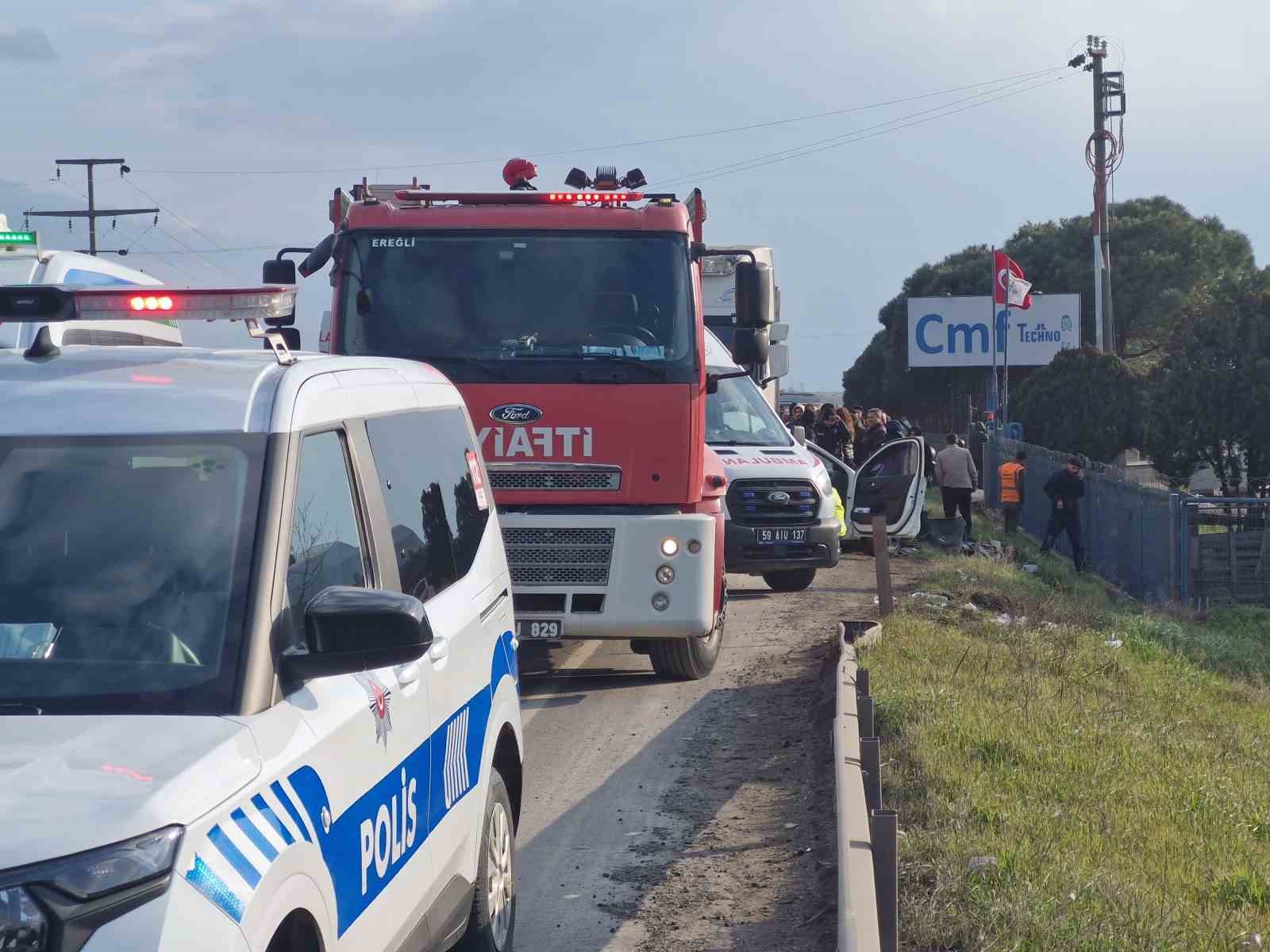 Tekirdağ&rsquo;da tır ile otomobil &ccedil;arpıştı: 1 &ouml;l&uuml;, 2 yaralı
