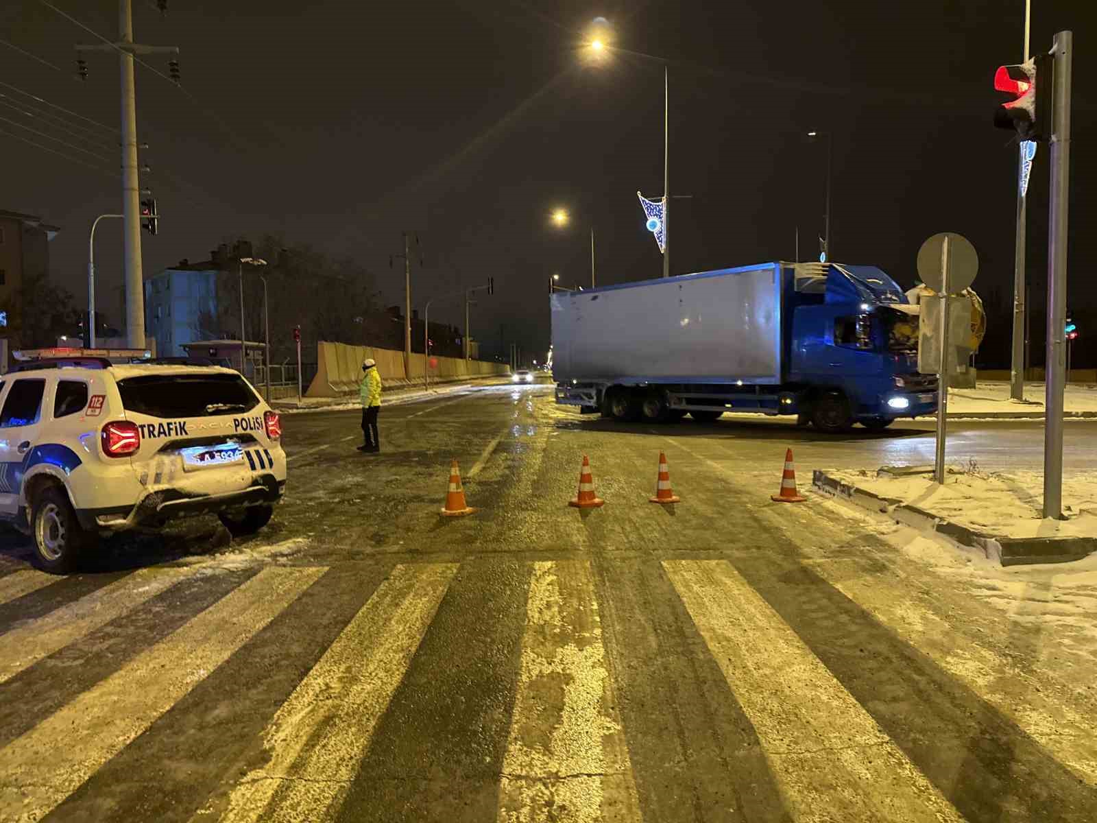 Iğdır-Doğubayazıt Karayolu ulaşıma kapandı