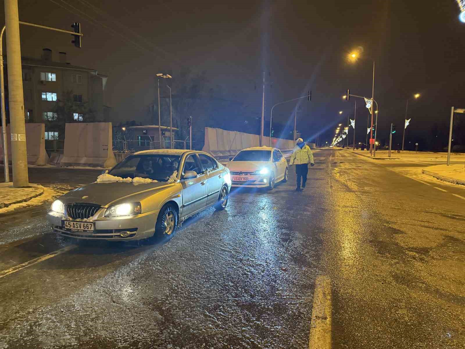 Iğdır-Doğubayazıt Karayolu ulaşıma kapandı
