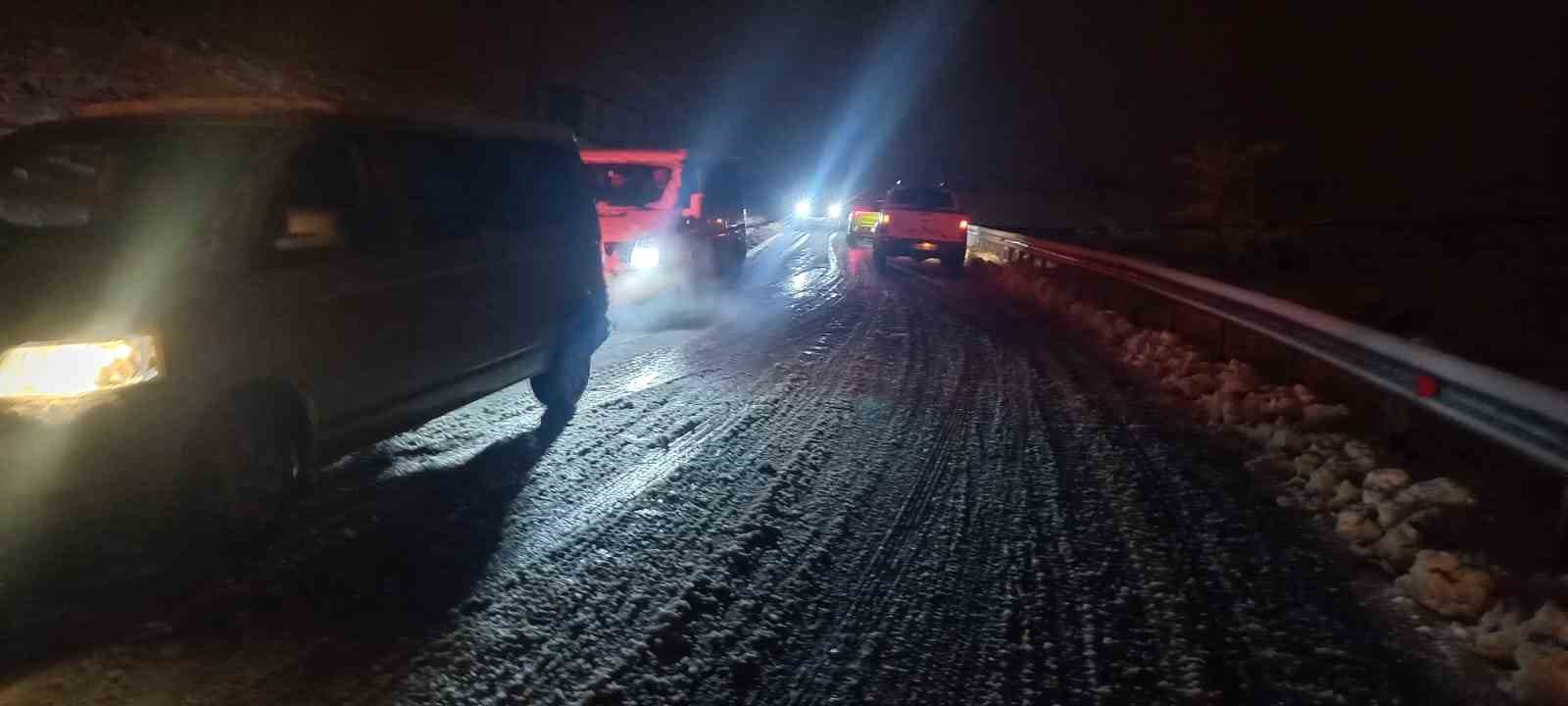 Siirt’te 84 köy ve mezra yolu ulaşıma kapandı
