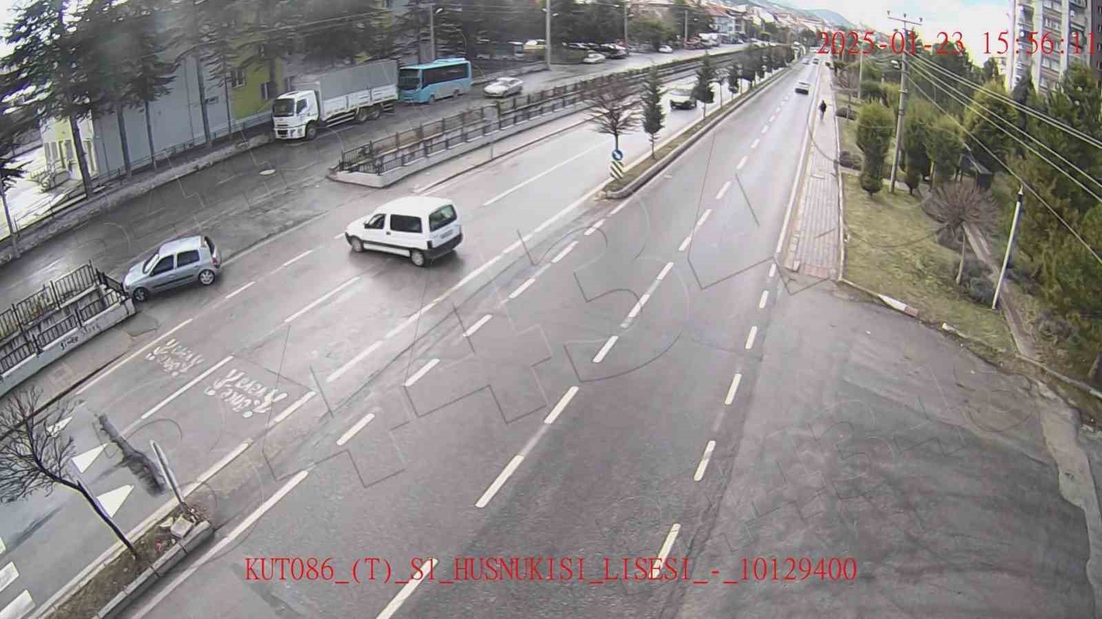 K&uuml;tahya&rsquo;daki trafik kazaları kameralara yansıdı
